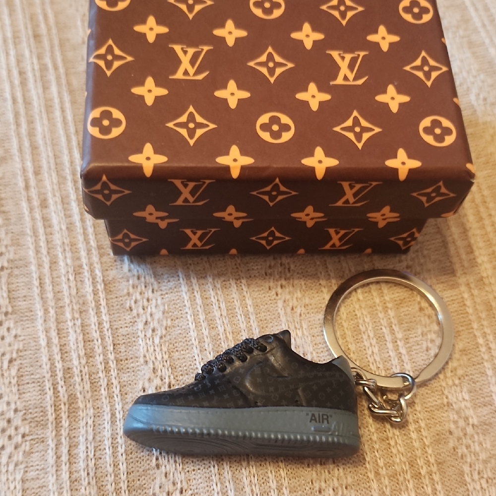 Fastion Black and Gray Sneaker Keychain
